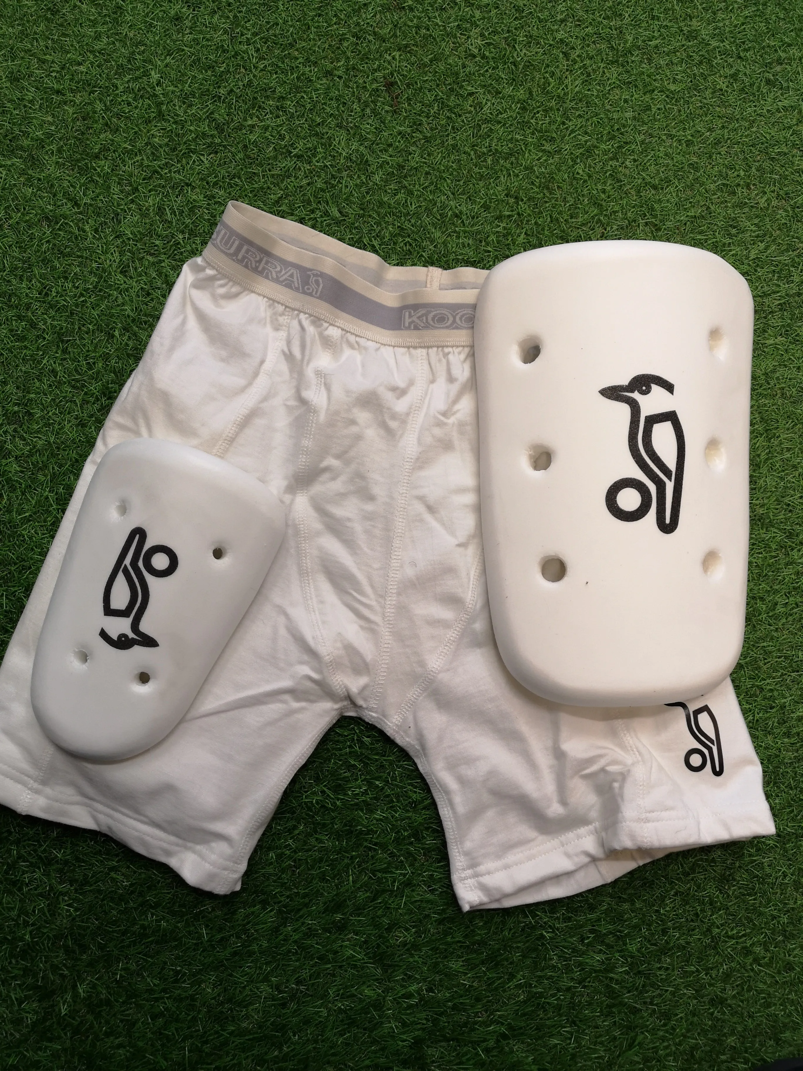 Kookaburra Cricket Shorts and Pads Medium Adults